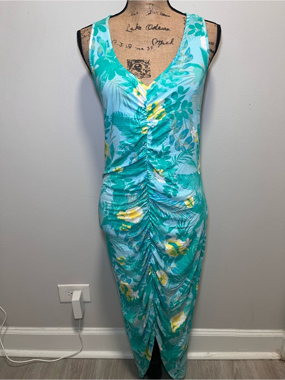 Guess Estella Tropical Front Ruched Dress NWT Large